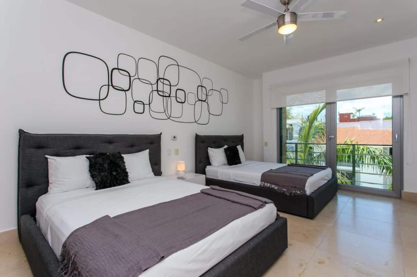 Luxurious & Central Condo In Playa Steps From The Beach Playa del Carmen Ruang foto