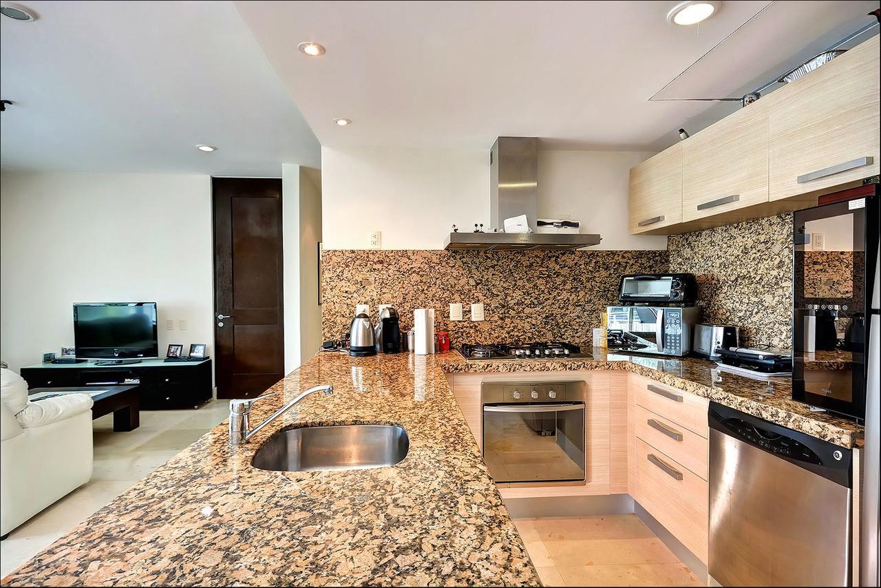 Luxurious & Central Condo In Playa Steps From The Beach Playa del Carmen Bagian luar foto
